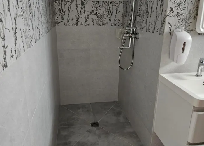 E&e Self Catering